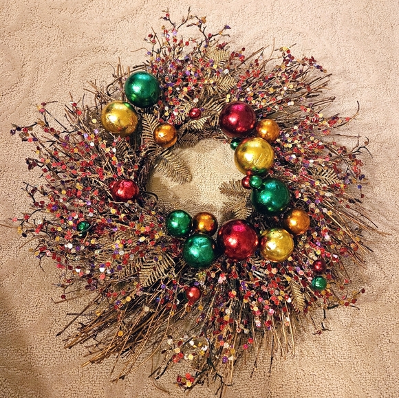 Beautiful Unique Colorful Holiday Christmas Wreath & 2 Large Red Bows - Picture 2 of 8